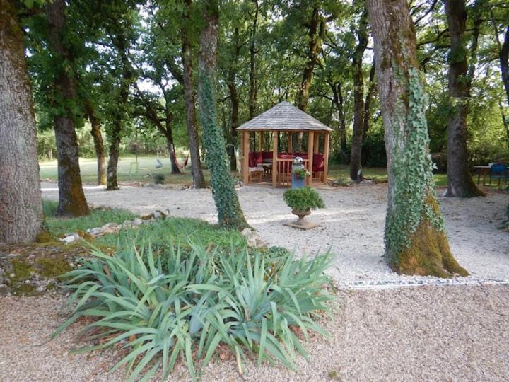 Domaine De Nineyrolle Villa Azerat Exterior photo
